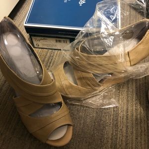 Seychelle’s Risky Business size 9 wedge